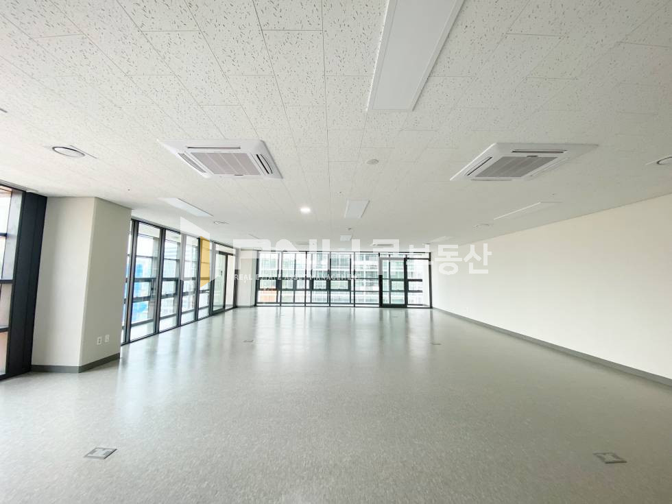 경기 과천시 갈현동 과천정보지식정보타운, 과천상상자이, 실평45평, 천장형냉난방기O, 신축 첫 입주 월세 매물번호 10999 사진 1