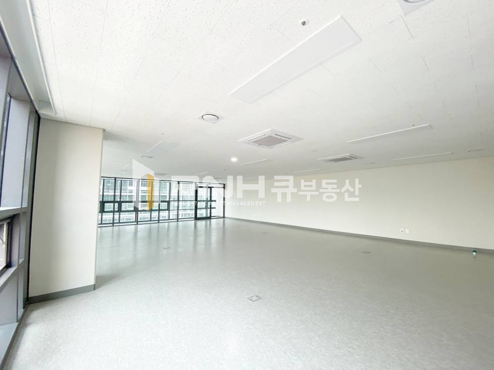 경기 과천시 갈현동 과천정보지식정보타운, 과천상상자이, 실평45평, 천장형냉난방기O, 신축 첫 입주 월세 매물번호 10999 사진 2