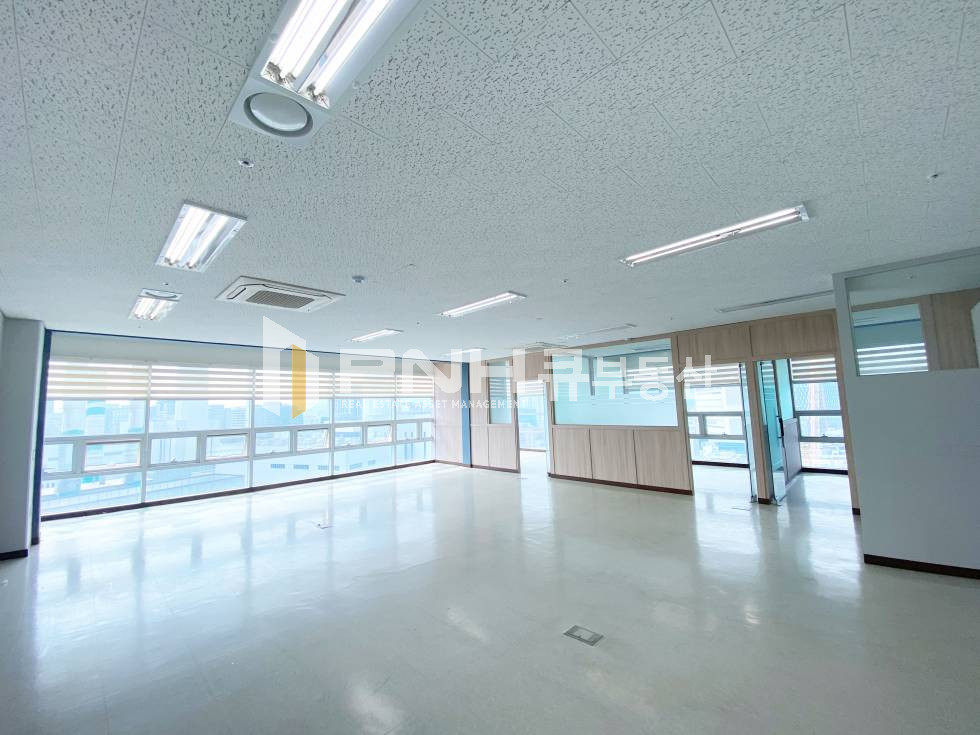 경기 안양동안구 관양동 평촌역초역세권, 평촌하이필드,실평32평, 룸3개, 탕비실O, 청잔형냉난방기O , 뷰좋음 월세 매물번호 11002 사진 2