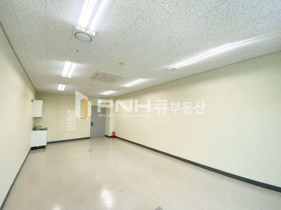 경기 안양동안구 관양동 평촌하이필드 지식산업센터, 전용11평, 소형사무실임대, 대로변, 탕비실O, 천장형냉난방기O, 주차편리, 즉시입주 월세 매물번호 11023 사진 2