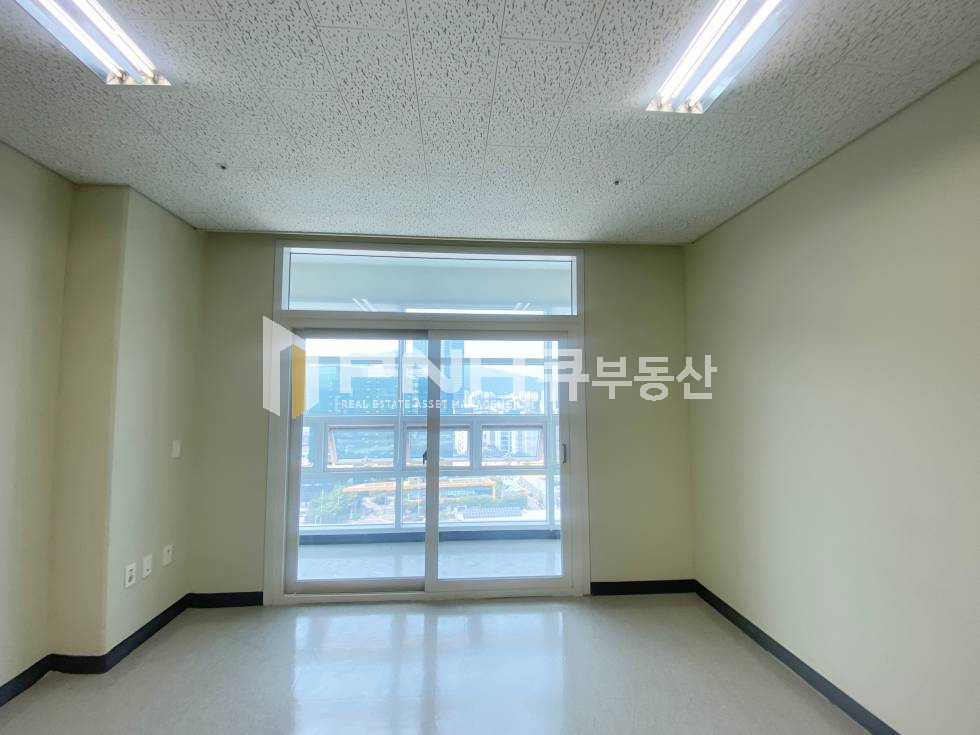 경기 안양동안구 관양동 평촌하이필드 지식산업센터, 전용11평, 소형사무실임대, 대로변, 탕비실O, 천장형냉난방기O, 주차편리, 즉시입주 월세 매물번호 11023 사진 5