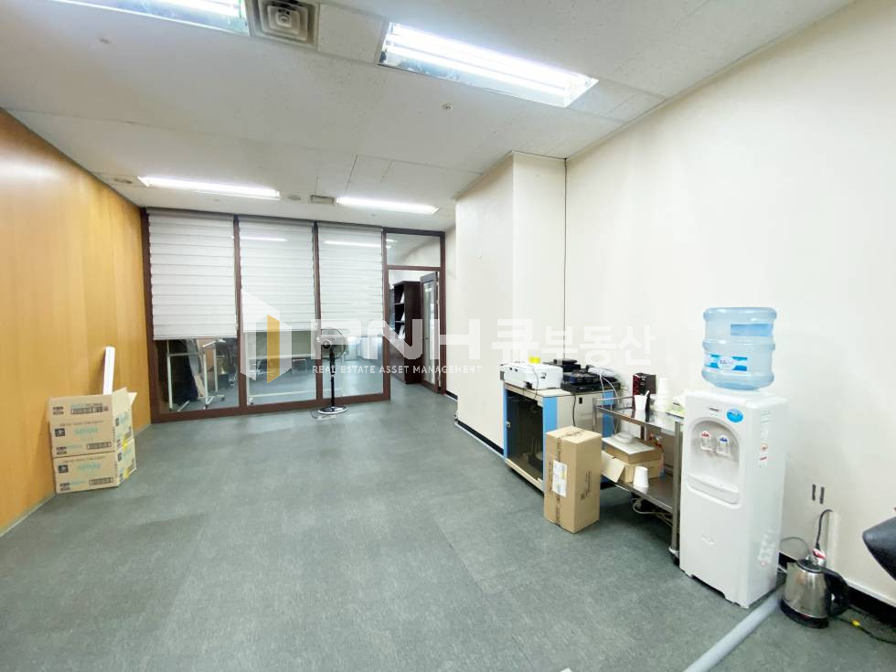 경기 안양동안구 관양동 평촌아크로타워내 소형사무실 임대, 전용15평, 내부 깔끔, 뷰좋음, 빠른 입주 가능, 구획되어 있어 공간활용 좋음 월세 매물번호 11027 사진 6