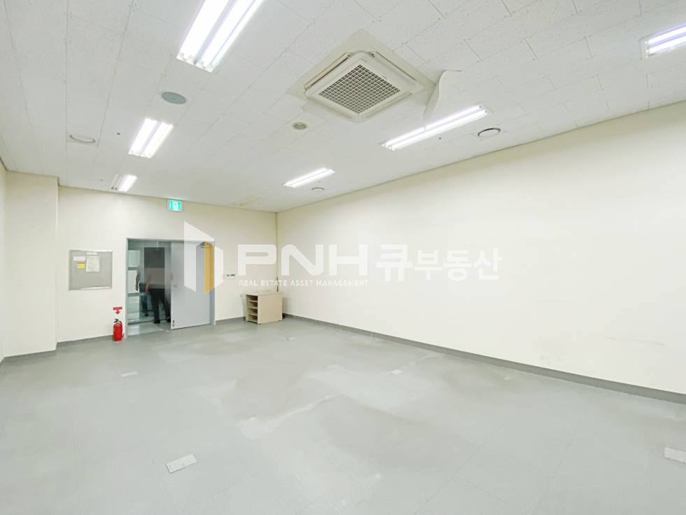 경기 안양동안구 관양동 평촌역인근사무실, 평촌스마트베이, 전용20평, 공간구획되어있음, 룸1개, 천장형냉난방기O, 베란다O 월세 매물번호 11035 사진 2