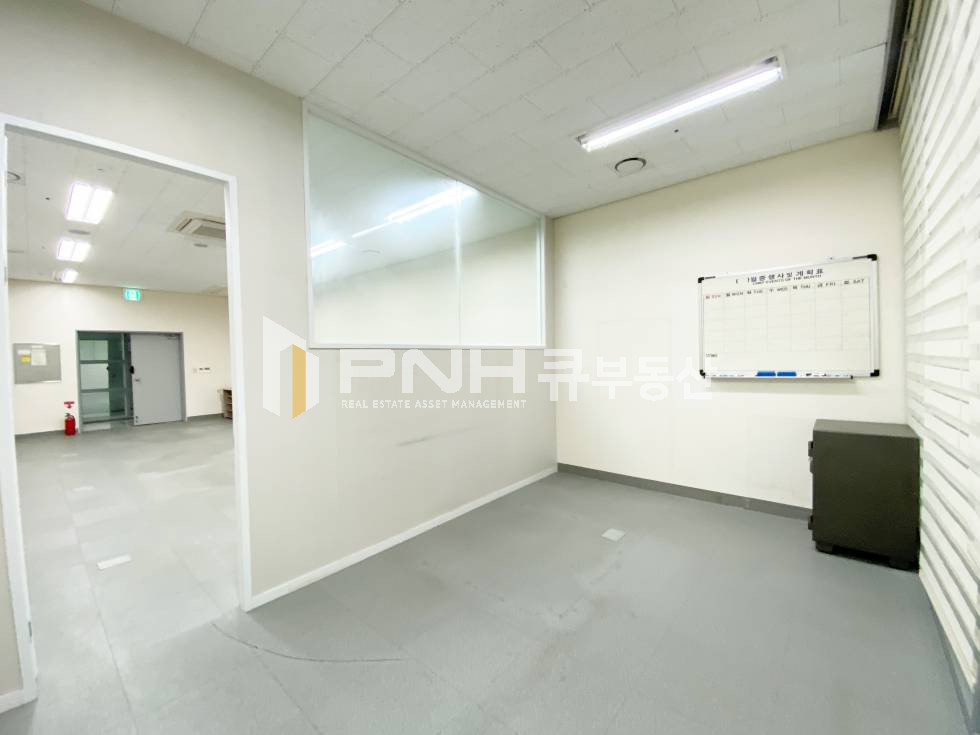 경기 안양동안구 관양동 평촌역인근사무실, 평촌스마트베이, 전용20평, 공간구획되어있음, 룸1개, 천장형냉난방기O, 베란다O 월세 매물번호 11035 사진 7