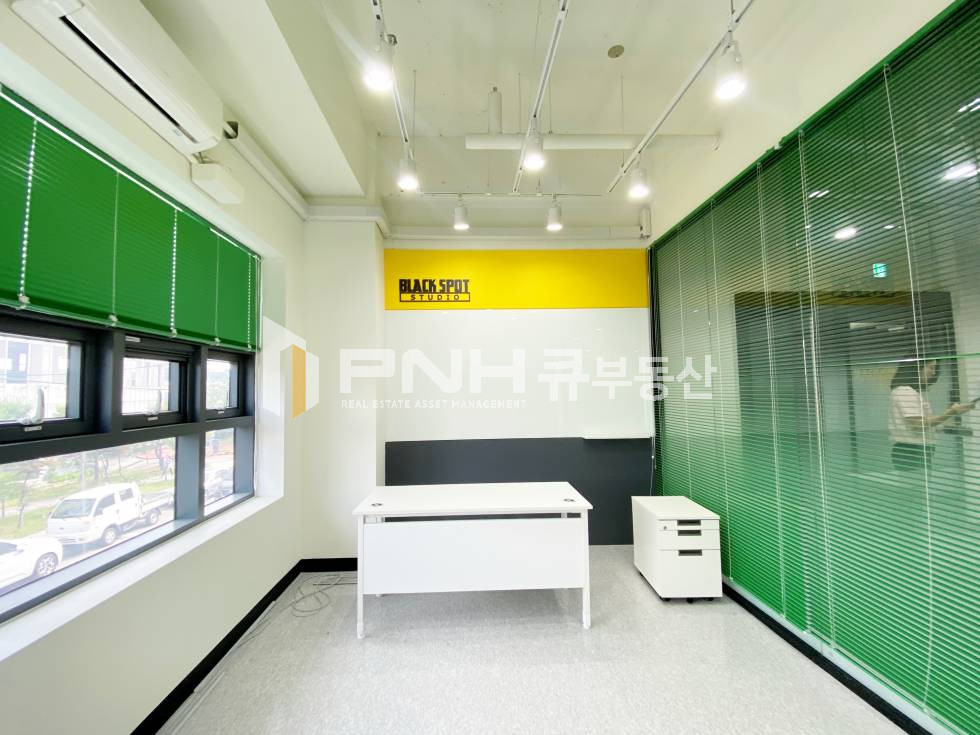 경기 안양동안구 관양동 평촌역인근, 근생 사무실, 전용56평, 풀인테리어, 룸4개, 크기다양, 탕비실O, 천장형냉난방기O 월세 매물번호 11038 사진 4
