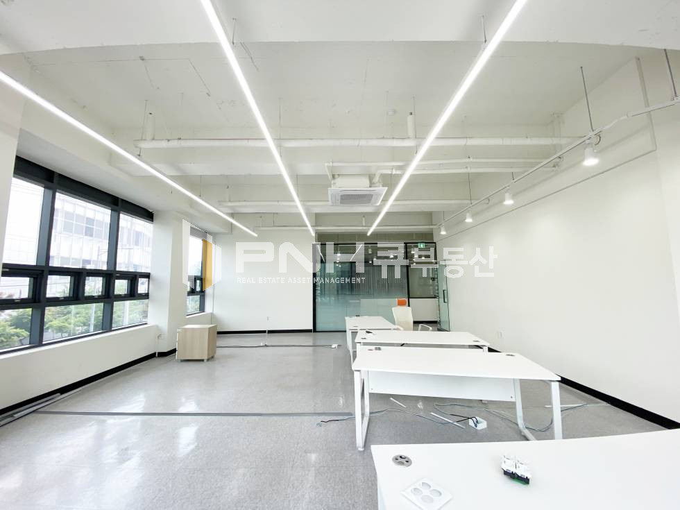 경기 안양동안구 관양동 평촌역인근, 근생 사무실, 전용56평, 풀인테리어, 룸4개, 크기다양, 탕비실O, 천장형냉난방기O 월세 매물번호 11038 사진 11
