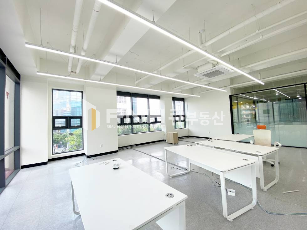 경기 안양동안구 관양동 평촌역인근, 근생 사무실, 전용56평, 풀인테리어, 룸4개, 크기다양, 탕비실O, 천장형냉난방기O 월세 매물번호 11038 사진 12