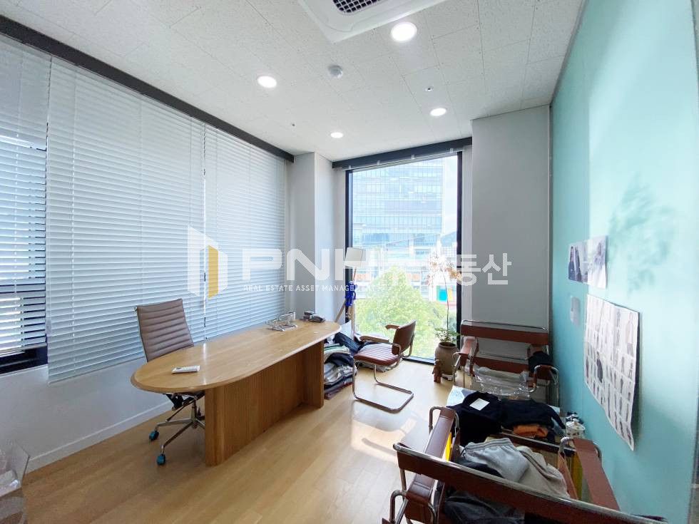 경기 안양동안구 관양동 평촌역 , 인덕원역 인근사무실, 전용50평, 인테리어룸4개, 채광 굿, 간판설치가능, 주차, 풀 인테리어, 즉시입주 월세 매물번호 11039 사진 2
