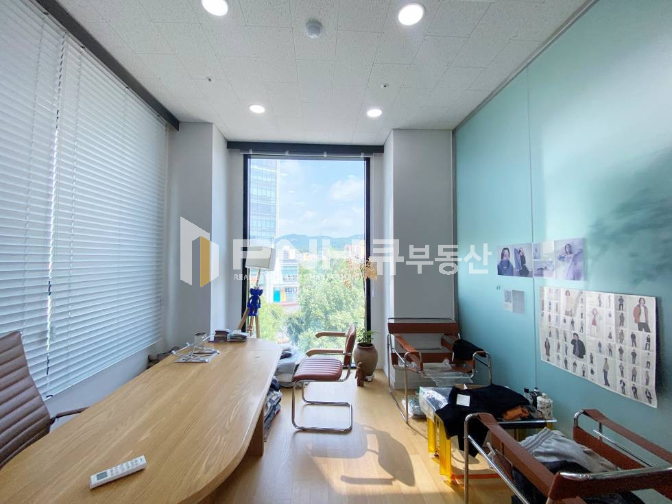 경기 안양동안구 관양동 평촌역 , 인덕원역 인근사무실, 전용50평, 인테리어룸4개, 채광 굿, 간판설치가능, 주차, 풀 인테리어, 즉시입주 월세 매물번호 11039 사진 3