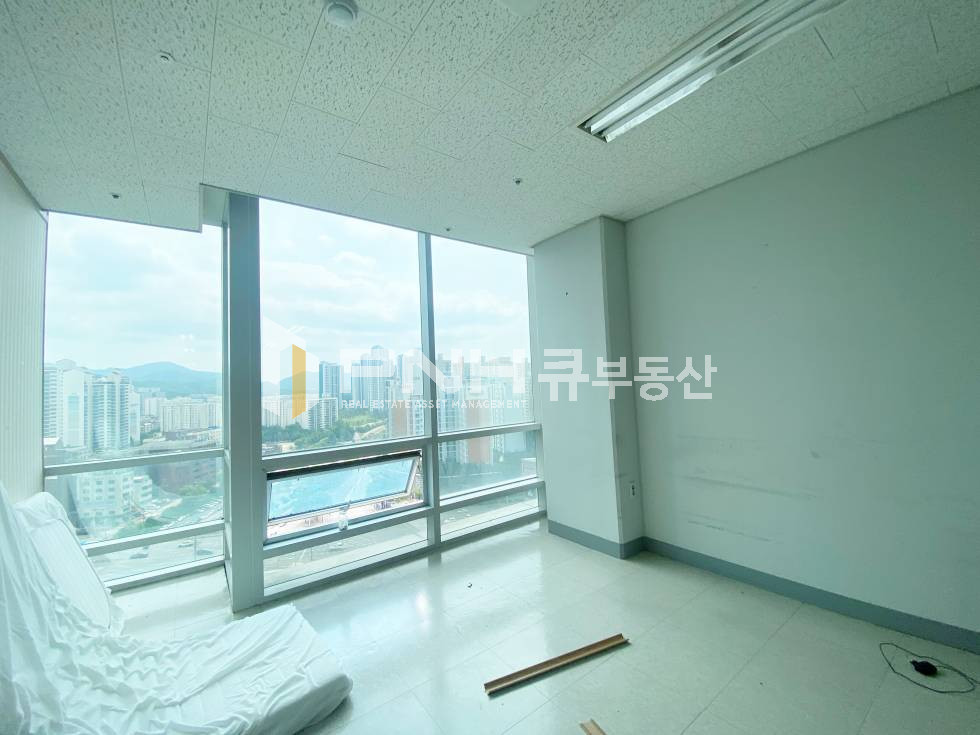 경기 안양동안구 관양동 대륭테크노타운15차, 평촌역 인덕원역 더블역세권, 전용20평, 중소형사무실 임대, 즉시입주, 공간구획, 천장형냉난방기O 월세 매물번호 11040 사진 4