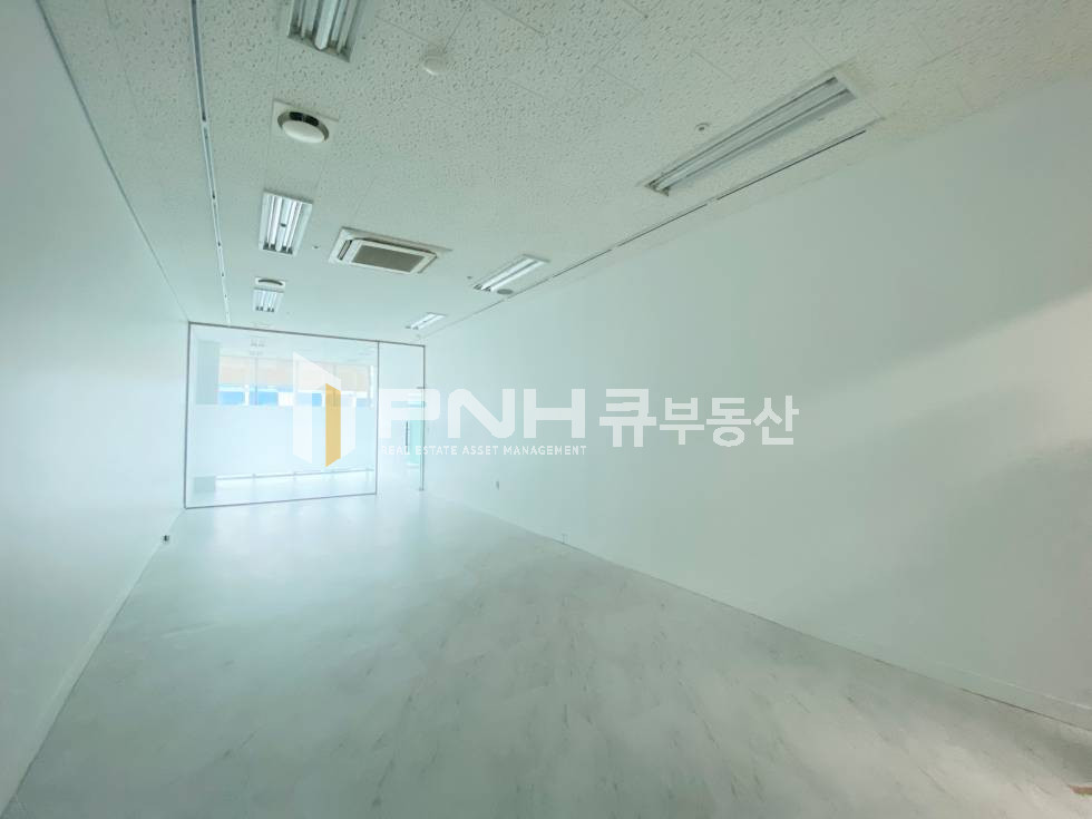 경기 안양동안구 관양동 평촌역 인덕원역 인근, 디지털엠파이어, 대로변, 전용15, 소형사무실, 임대료저렴, 내부완전깔끔, 시스템냉난방기O , 인테리어O 월세 매물번호 11032 사진 5