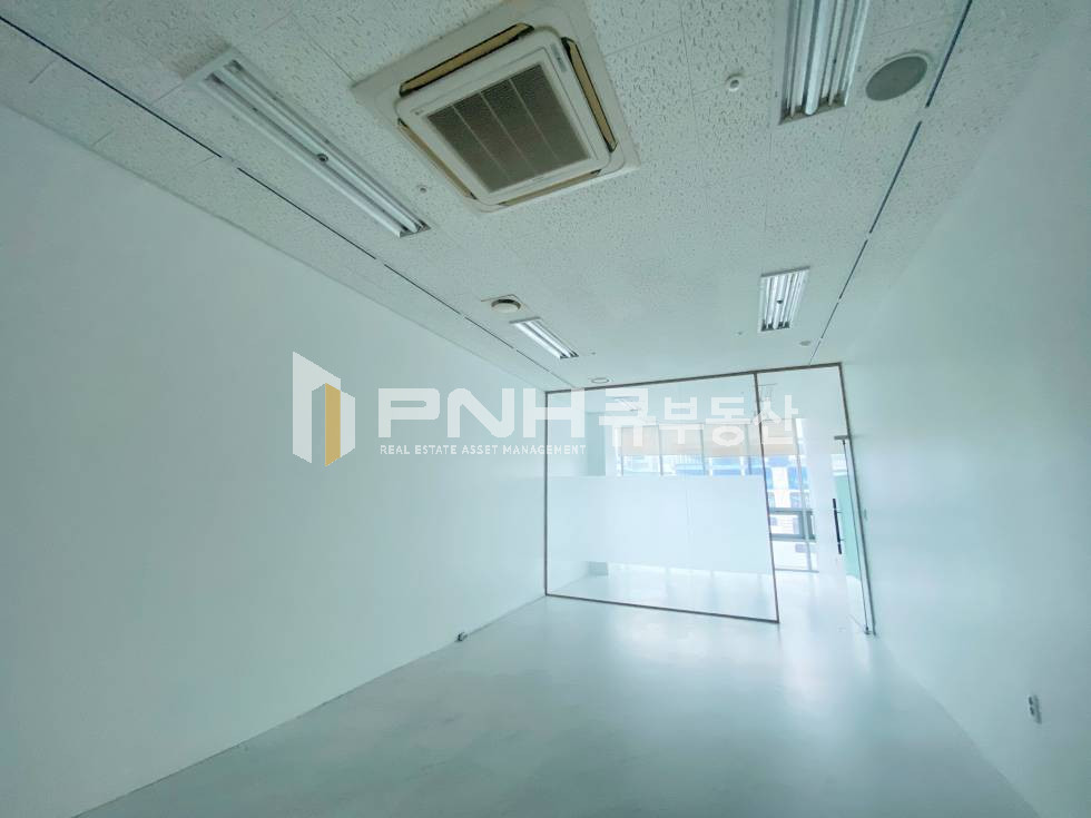 경기 안양동안구 관양동 평촌역 인덕원역 인근, 디지털엠파이어, 대로변, 전용15, 소형사무실, 임대료저렴, 내부완전깔끔, 시스템냉난방기O , 인테리어O 월세 매물번호 11032 사진 6