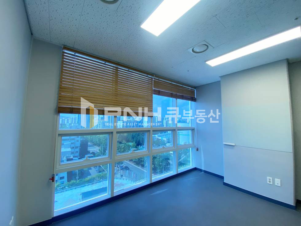 경기 안양동안구 관양동 평촌하이필드 지식산업센터, 전용13평, 풀인테리어O, 파사드, 천장형냉난방기O, 즉시입주 월세 매물번호 11042 사진 6