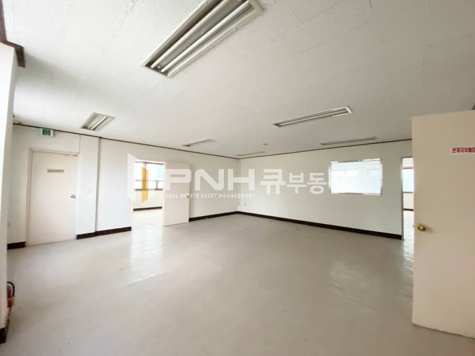 경기 안양동안구 호계동 호계동 은행건물, 전용60평, 월세저렴, 마당같은 주차장, 탕비실O, 즉시입주가능 월세 매물번호 11044 사진 8