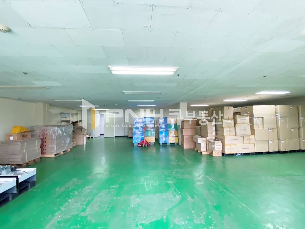 경기 군포시 산본동 금정역 초역세권, 공장및 창고, 전용약50평, 내부 깔끔, 화물엘베O, 인승엘베O, 주차장 축구장, 즉시입주 월세 매물번호 11052 사진 2