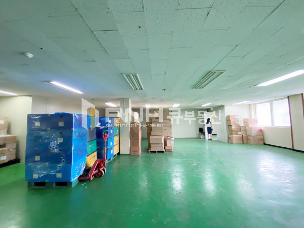 경기 군포시 산본동 금정역 초역세권, 공장및 창고, 전용약50평, 내부 깔끔, 화물엘베O, 인승엘베O, 주차장 축구장, 즉시입주 월세 매물번호 11052 사진 3