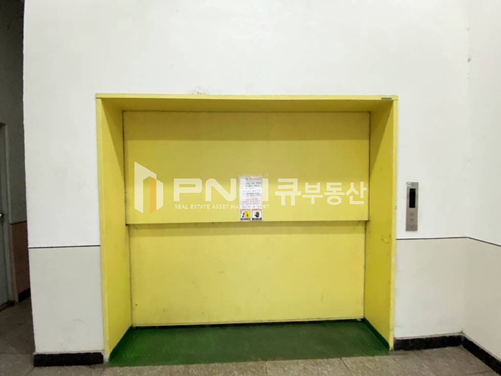 경기 군포시 산본동 금정역 초역세권, 공장및 창고, 전용약50평, 내부 깔끔, 화물엘베O, 인승엘베O, 주차장 축구장, 즉시입주 월세 매물번호 11052 사진 7