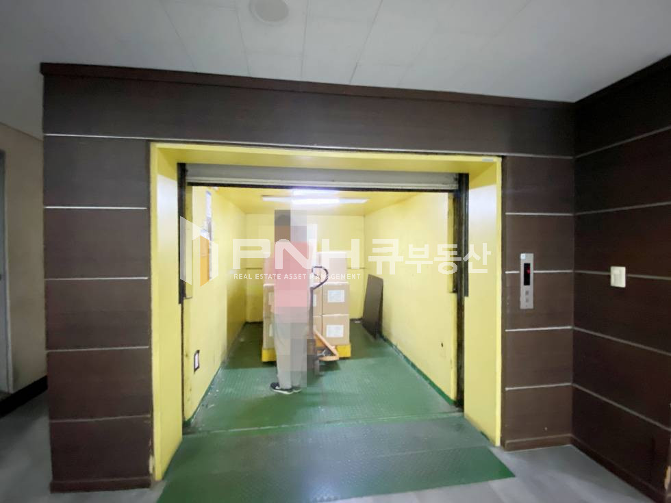 경기 군포시 산본동 금정역 초역세권, 공장및 창고, 전용약50평, 내부 깔끔, 화물엘베O, 인승엘베O, 주차장 축구장, 즉시입주 월세 매물번호 11052 사진 8