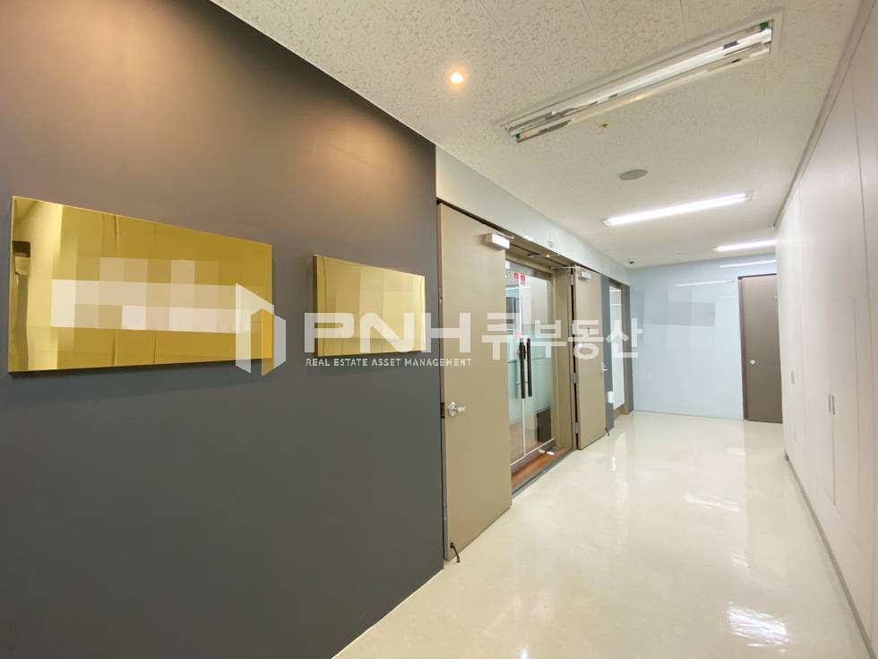 경기 안양동안구 관양동 인덕원역 역세권, 금강펜테리움IT타워, 실 전용 75평, 코너확장형, 파사드O, 룸6개, 천장형냉난방기O, 풀인테리어, 빠른입주가능 월세 매물번호 11055 사진 1
