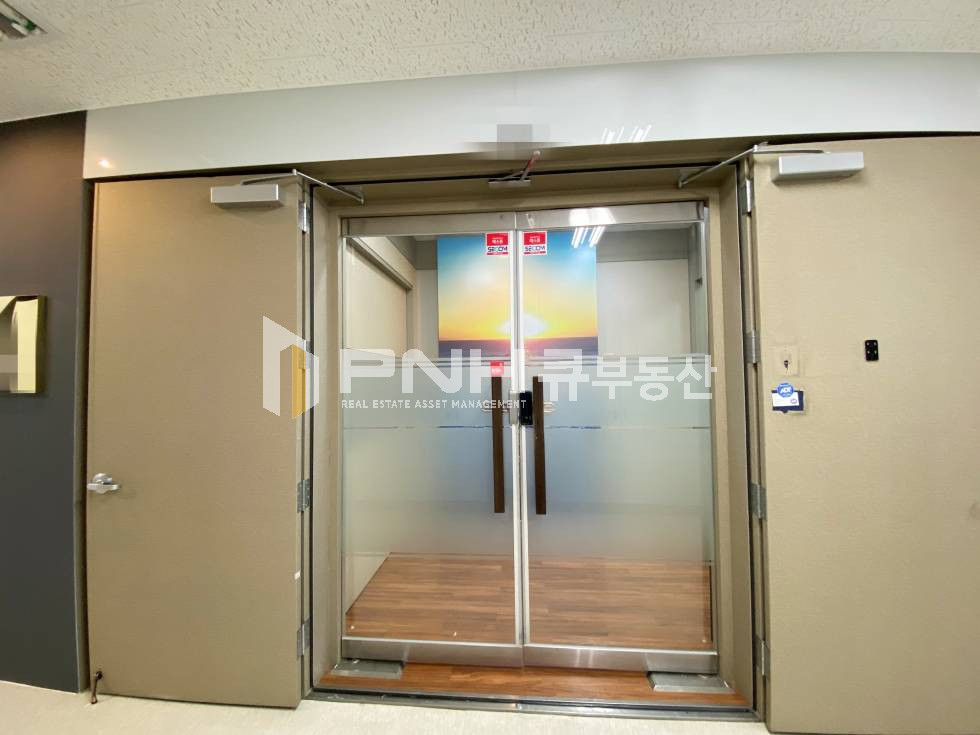 경기 안양동안구 관양동 인덕원역 역세권, 금강펜테리움IT타워, 실 전용 75평, 코너확장형, 파사드O, 룸6개, 천장형냉난방기O, 풀인테리어, 빠른입주가능 월세 매물번호 11055 사진 2
