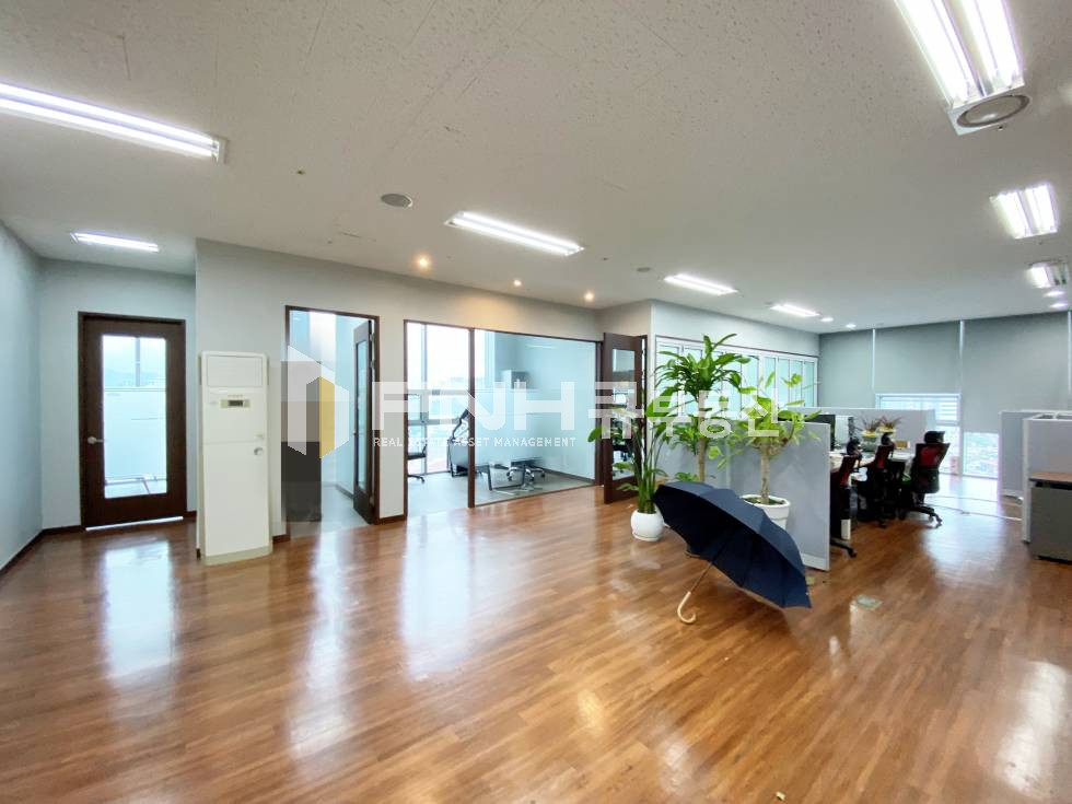 경기 안양동안구 관양동 인덕원역 역세권, 금강펜테리움IT타워, 실 전용 75평, 코너확장형, 파사드O, 룸6개, 천장형냉난방기O, 풀인테리어, 빠른입주가능 월세 매물번호 11055 사진 4