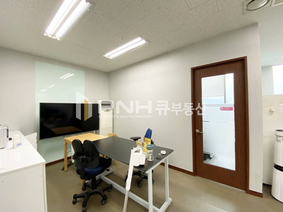 경기 안양동안구 관양동 인덕원역 역세권, 금강펜테리움IT타워, 실 전용 75평, 코너확장형, 파사드O, 룸6개, 천장형냉난방기O, 풀인테리어, 빠른입주가능 월세 매물번호 11055 사진 9