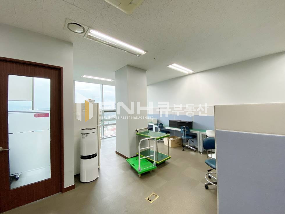 경기 안양동안구 관양동 인덕원역 역세권, 금강펜테리움IT타워, 실 전용 75평, 코너확장형, 파사드O, 룸6개, 천장형냉난방기O, 풀인테리어, 빠른입주가능 월세 매물번호 11055 사진 10