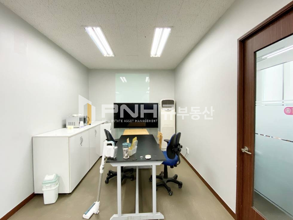 경기 안양동안구 관양동 인덕원역 역세권, 금강펜테리움IT타워, 실 전용 75평, 코너확장형, 파사드O, 룸6개, 천장형냉난방기O, 풀인테리어, 빠른입주가능 월세 매물번호 11055 사진 11