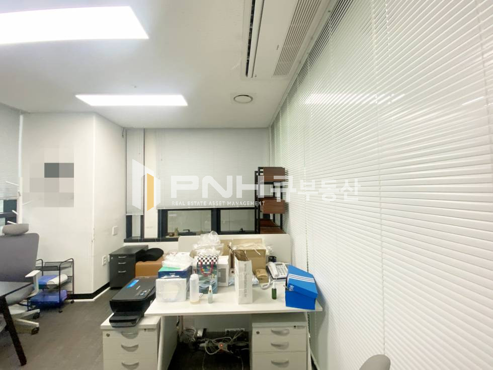 경기 안양동안구 관양동 안영시청맞은편, 평촌역도보8분거리, 안양금융센터AFC, 전용18평, 인테리어O,탕비실O, 창고O, 입주협의 월세 매물번호 11065 사진 1