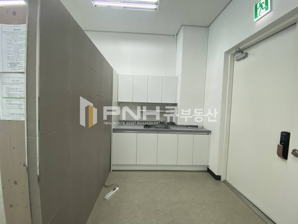 경기 안양동안구 호계동 금정역 역세권, 호계데시앙플렉스, 대로변 위치, 내부깔끔, 천장형냉난방기, 탕비실, 인테리어O, 즉시입주가능 월세 매물번호 11070 사진 3