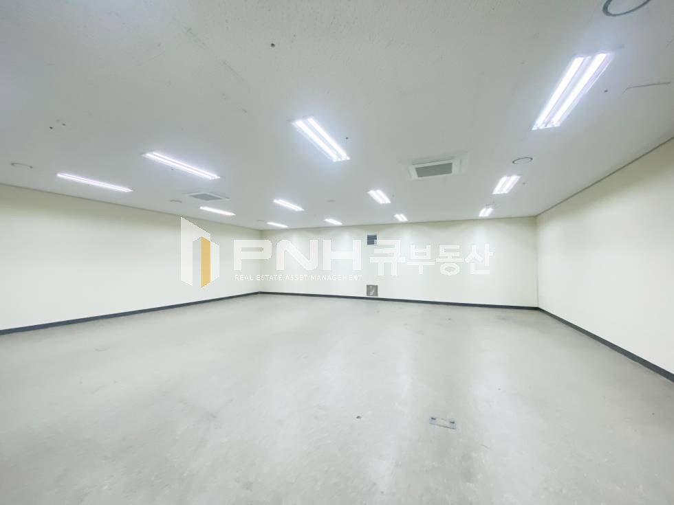 경기 안양동안구 호계동 금정역 역세권, 호계데시앙플렉스, 지층 전용40평, 내부 매우 깔끔, 천장형냉난방기, 공장 창고 겸 사무실 추천, 즉시입주가능 월세 매물번호 11071 사진 3