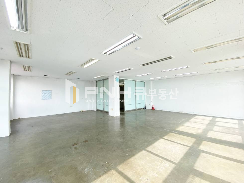 경기 안양동안구 관양동 평촌역~인덕원역 사이, 학의천옆, 전용25평, 엘베O, 주차가능O, 내부 깔끔, 관악산뷰, 상가 사무실 가능, 즉시입주가능 월세 매물번호 11072 사진 5