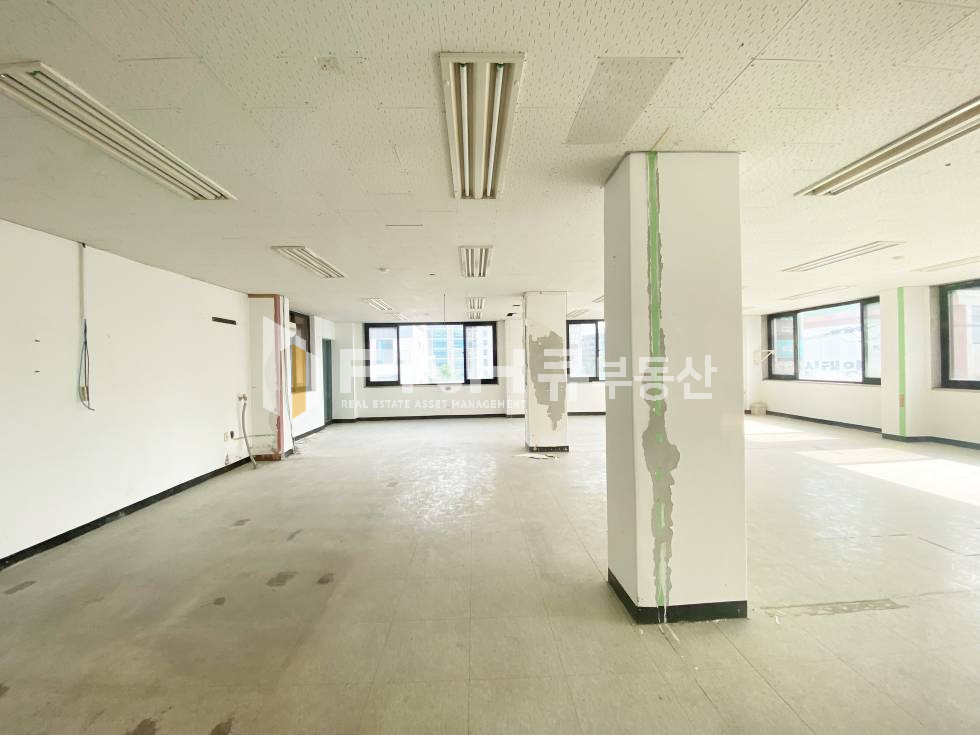 경기 안양동안구 관양동 관양동 학의천 옆, 전용45평, 코너형, 가성비대박, 엘베O, 주차O, 사무실 상가 모든업종 가능, 즉시입주 월세 매물번호 11073 사진 1
