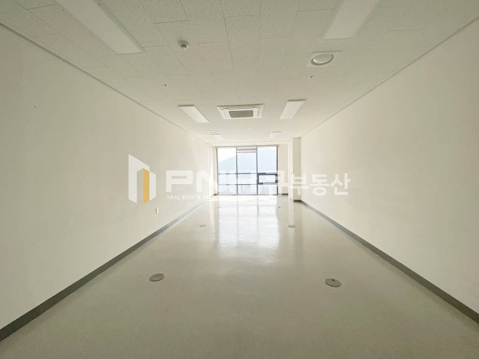경기 안양만안구 안양동 범계역인근, 신축지식산업센터, 안양아이에스비즈타워, 전용13평, 고층, 수리산뷰, 확장형, 싱크대O, 내부 매우 깔끔, 월세 저렴, 즉시입주가능 월세 매물번호 11076 사진 3