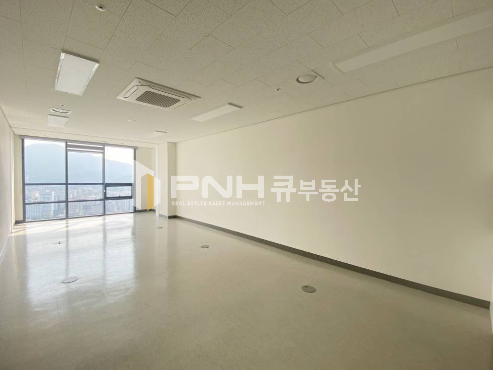 경기 안양만안구 안양동 범계역인근, 신축지식산업센터, 안양아이에스비즈타워, 전용13평, 고층, 수리산뷰, 확장형, 싱크대O, 내부 매우 깔끔, 월세 저렴, 즉시입주가능 월세 매물번호 11076 사진 4