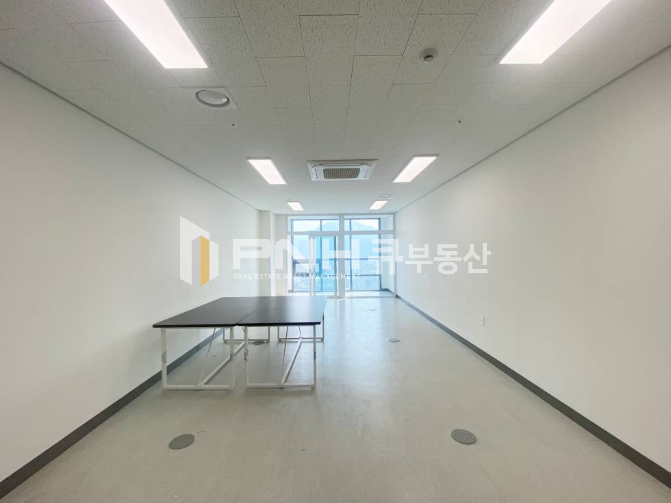경기 안양만안구 안양동 명학역인근, 신축지식산업센터, 안양아이에스비즈타워, 전용13평, 고층, 수리산뷰, 싱크대O, 내부 매우 깔끔, 월세 저렴, 즉시입주가능 월세 매물번호 11075 사진 1