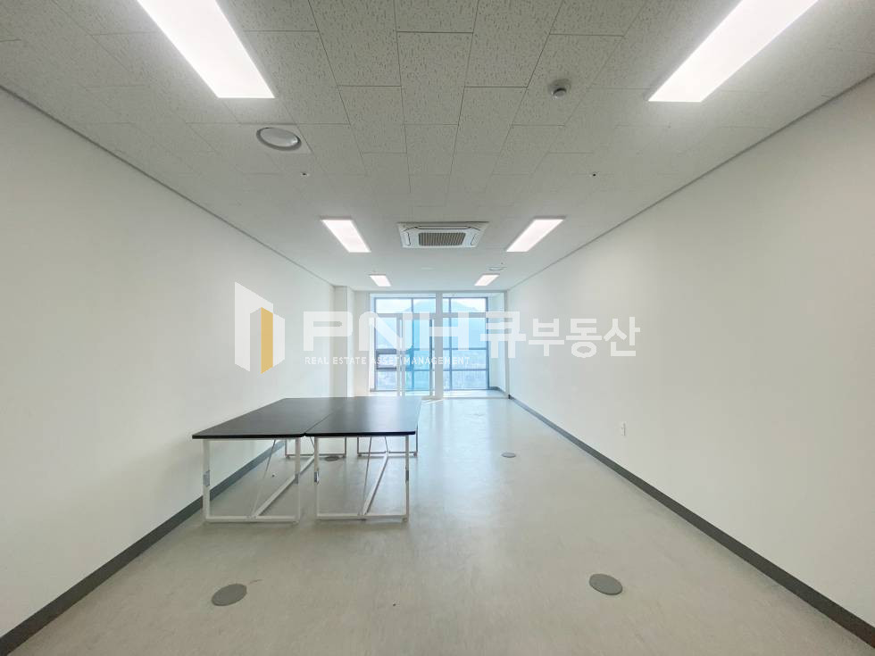 경기 안양만안구 안양동 명학역인근, 신축지식산업센터, 안양아이에스비즈타워, 전용13평, 고층, 수리산뷰, 싱크대O, 내부 매우 깔끔, 월세 저렴, 즉시입주가능 월세 매물번호 11075 사진 3