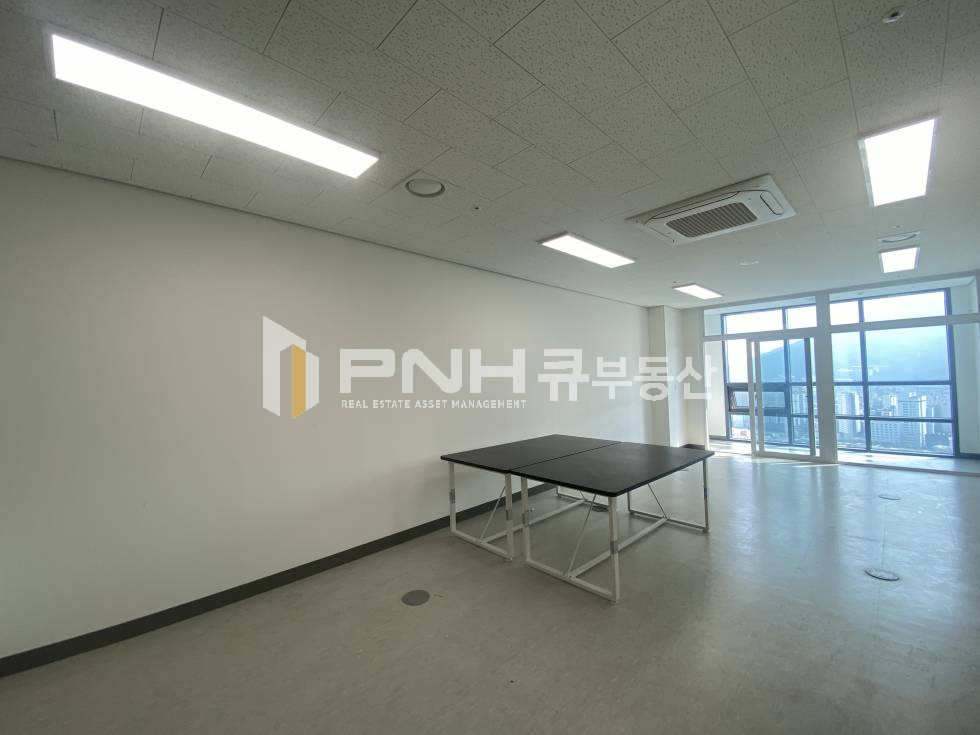 경기 안양만안구 안양동 명학역인근, 신축지식산업센터, 안양아이에스비즈타워, 전용13평, 고층, 수리산뷰, 싱크대O, 내부 매우 깔끔, 월세 저렴, 즉시입주가능 월세 매물번호 11075 사진 4
