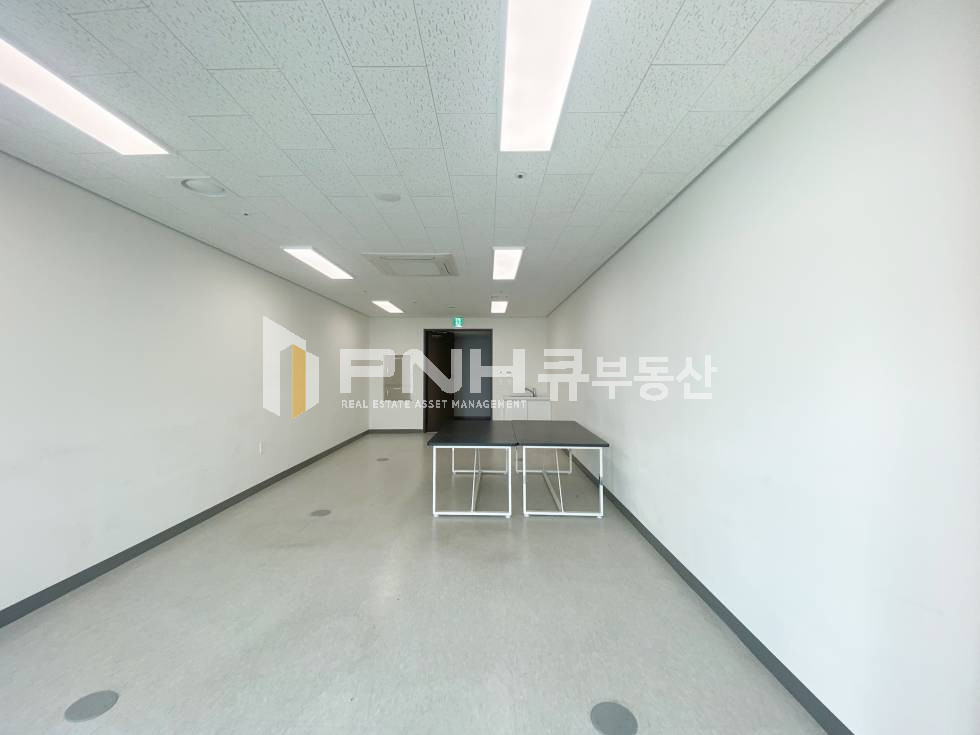 경기 안양만안구 안양동 명학역인근, 신축지식산업센터, 안양아이에스비즈타워, 전용13평, 고층, 수리산뷰, 싱크대O, 내부 매우 깔끔, 월세 저렴, 즉시입주가능 월세 매물번호 11075 사진 5