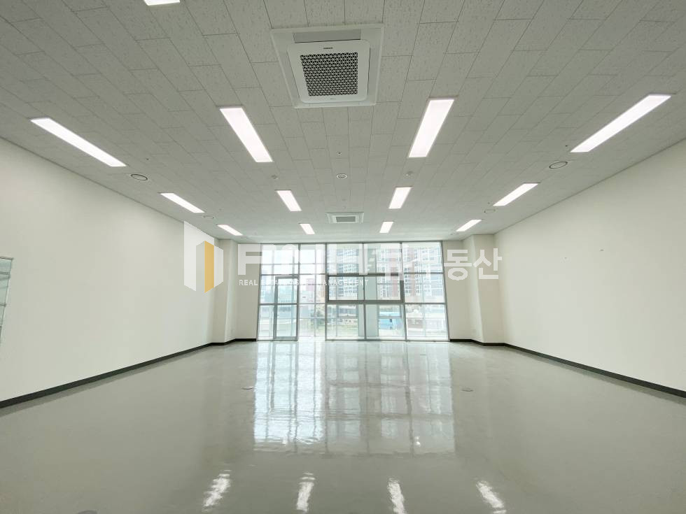 경기 안양동안구 호계동 1,4호선 금정역 인근 신축 지신산업센터 내 전용32평, 중소형사무실임대, 두달렌트프리 , 즉시입주가능 월세 매물번호 11086 사진 2