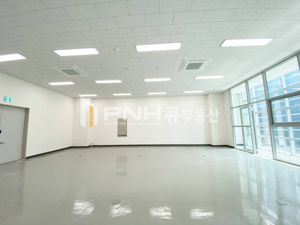 경기 안양동안구 호계동 1,4호선 금정역 인근 신축 지신산업센터 내 전용32평, 중소형사무실임대, 두달렌트프리 , 즉시입주가능 월세 매물번호 11086 사진 4