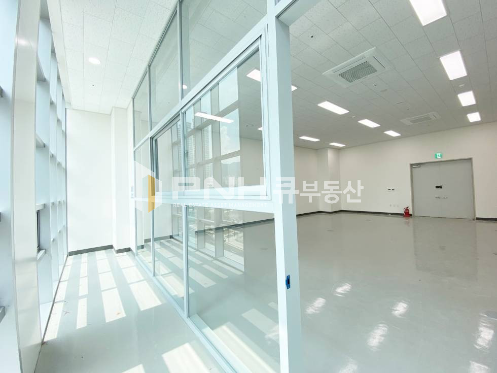 경기 안양동안구 호계동 1,4호선 금정역 인근 신축 지신산업센터 내 전용32평, 중소형사무실임대, 두달렌트프리 , 즉시입주가능 월세 매물번호 11086 사진 11