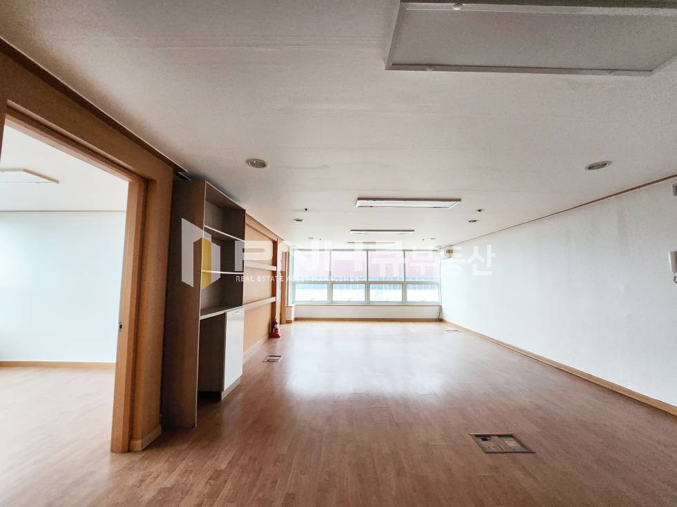 경기 안양동안구 비산동 4호선 범계역 초역세권, 금강벤처텔, 전용26평, 중소형사무실 임대, 시세대비 저렴한 월세, 즉시입주가능 월세 매물번호 11104 사진 2