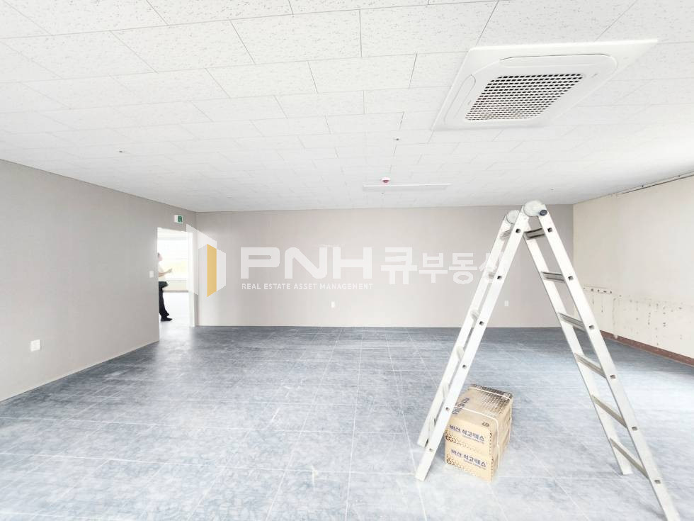 경기 안양동안구 호계동 4호선 범계역 역세권, 소형사무실임대, 전용18평, 가성비최고, 내부 인테리어 깔끔, 즉시입주, 주차가능 월세 매물번호 11118 사진 4