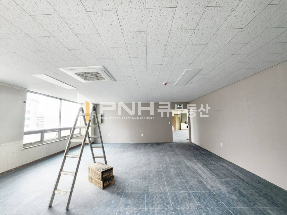 경기 안양동안구 호계동 4호선 범계역 역세권, 소형사무실임대, 전용18평, 가성비최고, 내부 인테리어 깔끔, 즉시입주, 주차가능 월세 매물번호 11118 사진 5