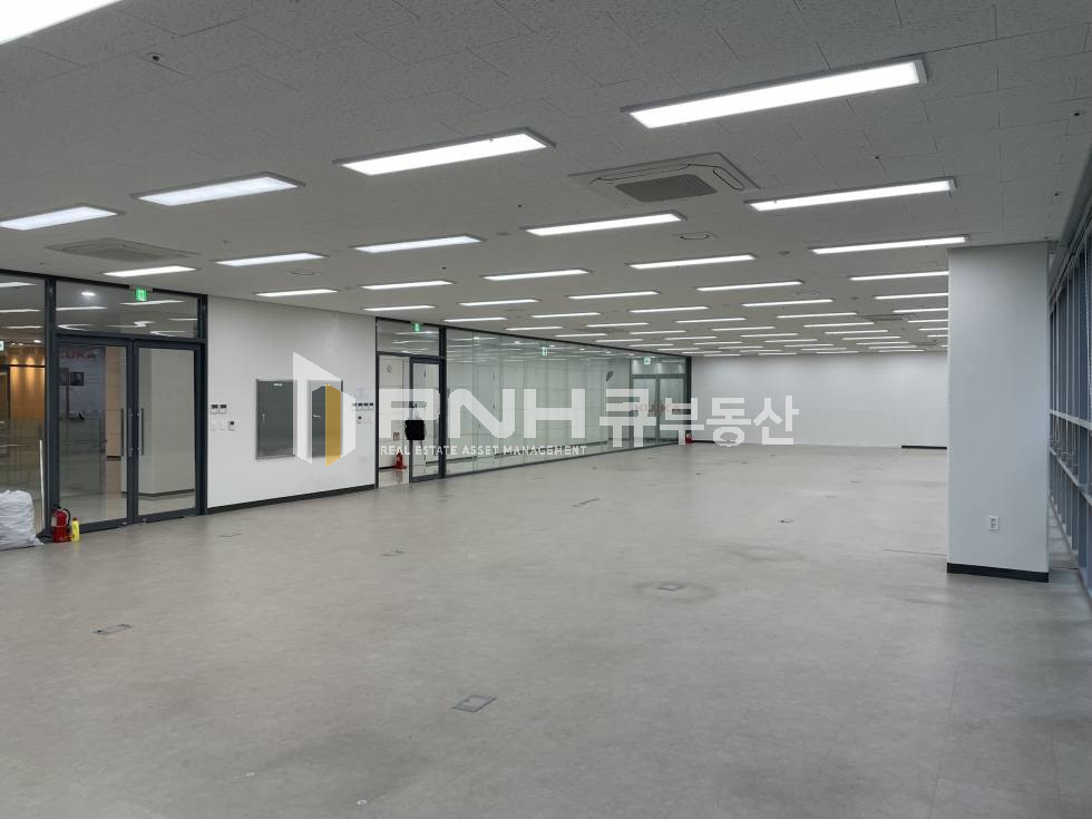 경기 안양동안구 관양동 평촌스마트스퀘어 전용134평 초역세권 신축 사옥 내 사무실 임대 월세 매물번호 11119 사진 2