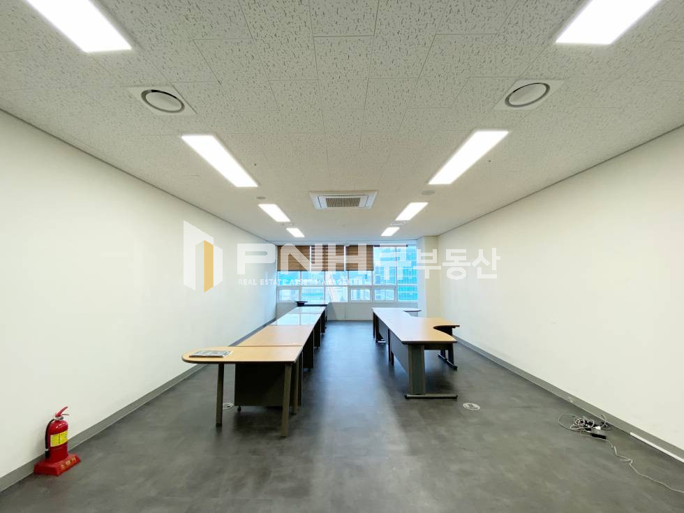 경기 안양동안구 평촌동 평촌아이에스비즈타워, 전용18평, 고층, 신축 , 베란다확장O, 탕비실O, 즉시입주 월세 매물번호 11021 사진 3