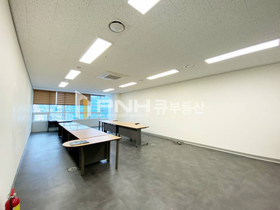 경기 안양동안구 평촌동 평촌아이에스비즈타워, 전용18평, 고층, 신축 , 베란다확장O, 탕비실O, 즉시입주 월세 매물번호 11021 사진 4
