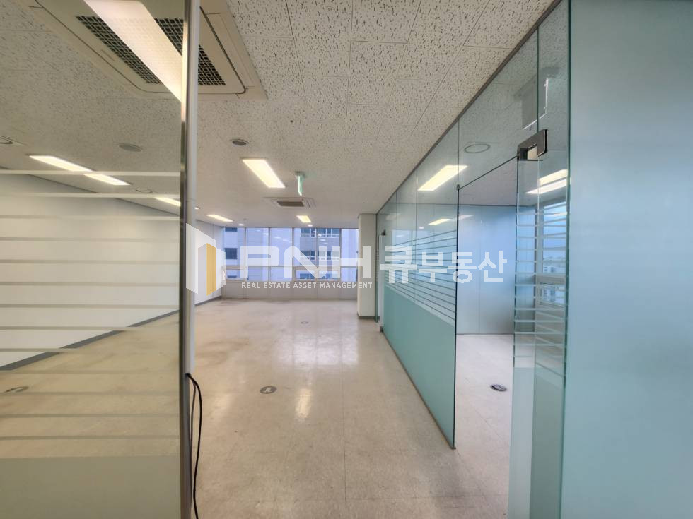 경기 안양동안구 평촌동 평촌아이에스비즈타워, 전용26(실34평), 코너확장형, 남향, 룸3개, 인테리어깔끔 , 인근 시세대비 저렴 , 즉시입주가능 월세 매물번호 11121 사진 1