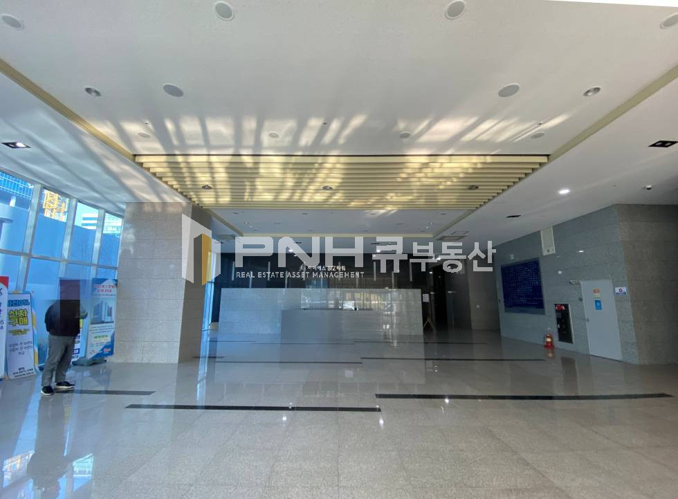 경기 안양동안구 평촌동 평촌역 인근 신축지식산업센터, 평촌아이에스비즈타워, 전용26평(실34평), 코너확장형, 북향, 룸2개, 인테리어O, 즉시입주O 월세 매물번호 11122 사진 2